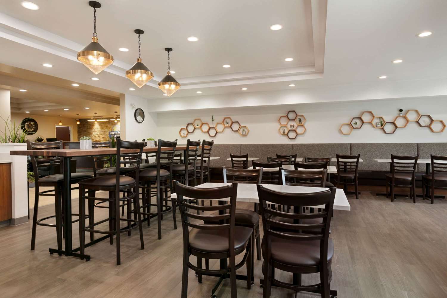 Days Inn & Suites By Wyndham Sherwood Park Edmonton 16/24