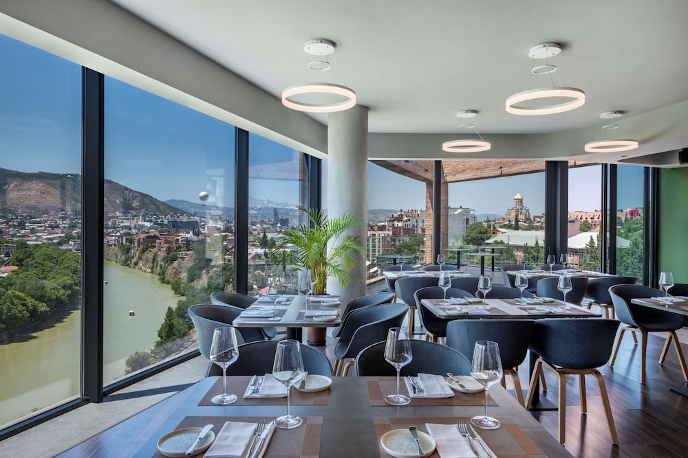 Golden Tulip Design Tbilisi 38/55