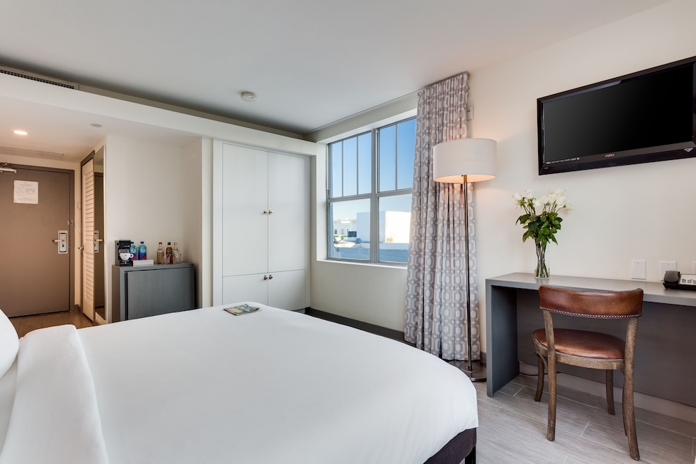 SUPERIOR, KING BED, CITY VIEW
