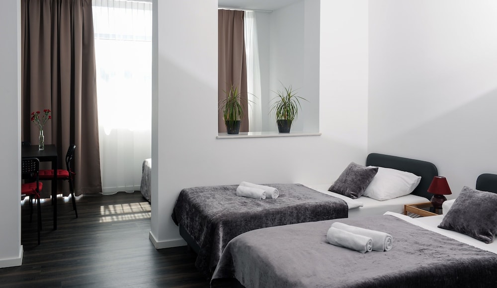 COMFORT, STUDIO, SUITE, TWIN BEDS, KITCHENETTE