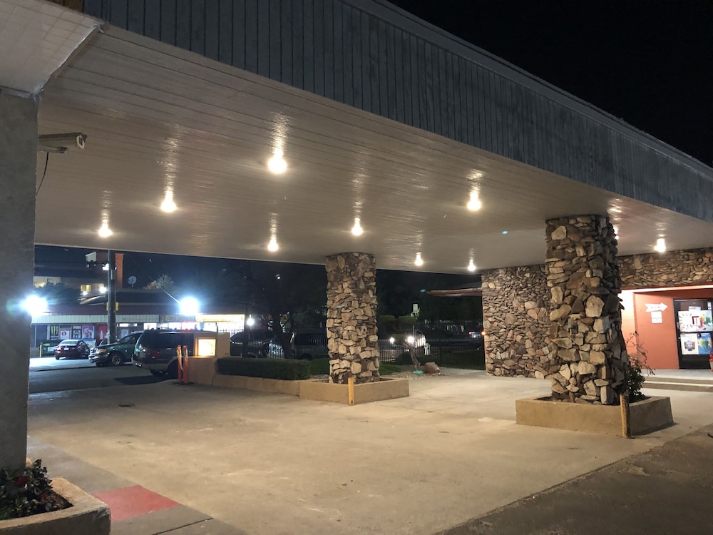 Heritage Inn Express Hayward 12/33