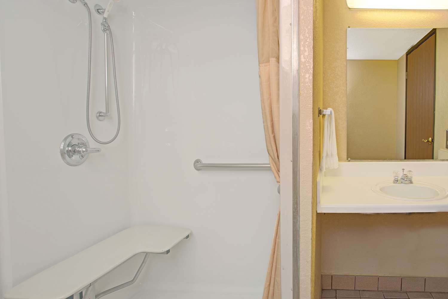 Super 8 by Wyndham Wheatridge/Denver West 23/24