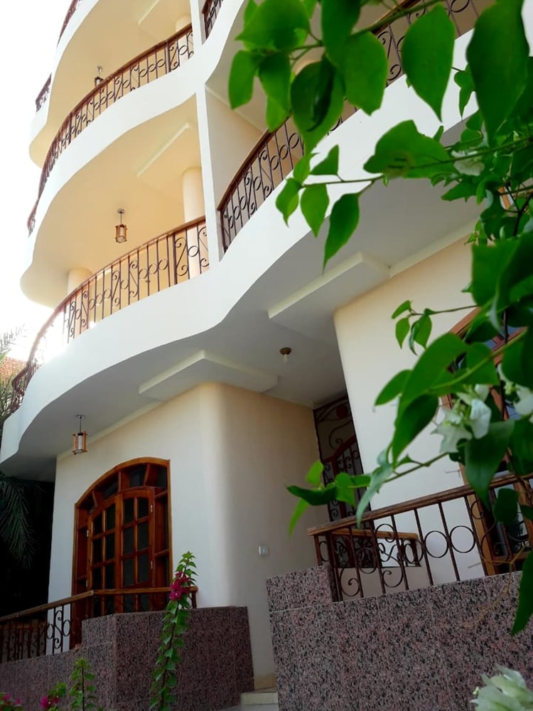 Luxor Plaza House 4/37