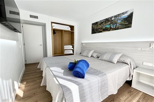 1 Bedroom, Apartment, Garden or Pool View