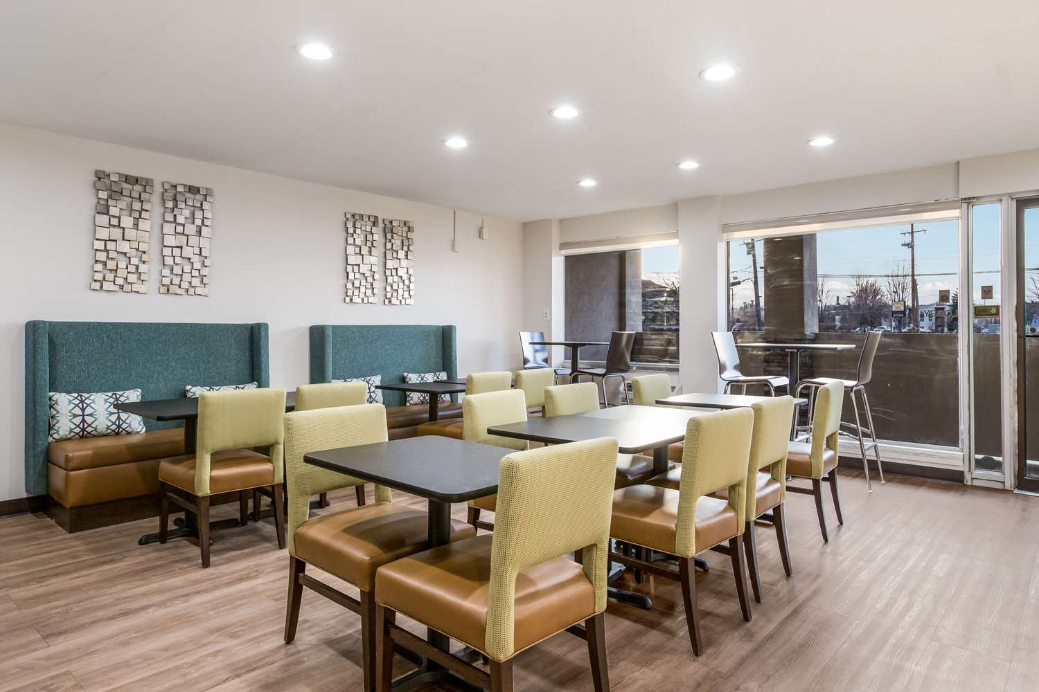 Clarion Pointe East Lansing University Area 28/33