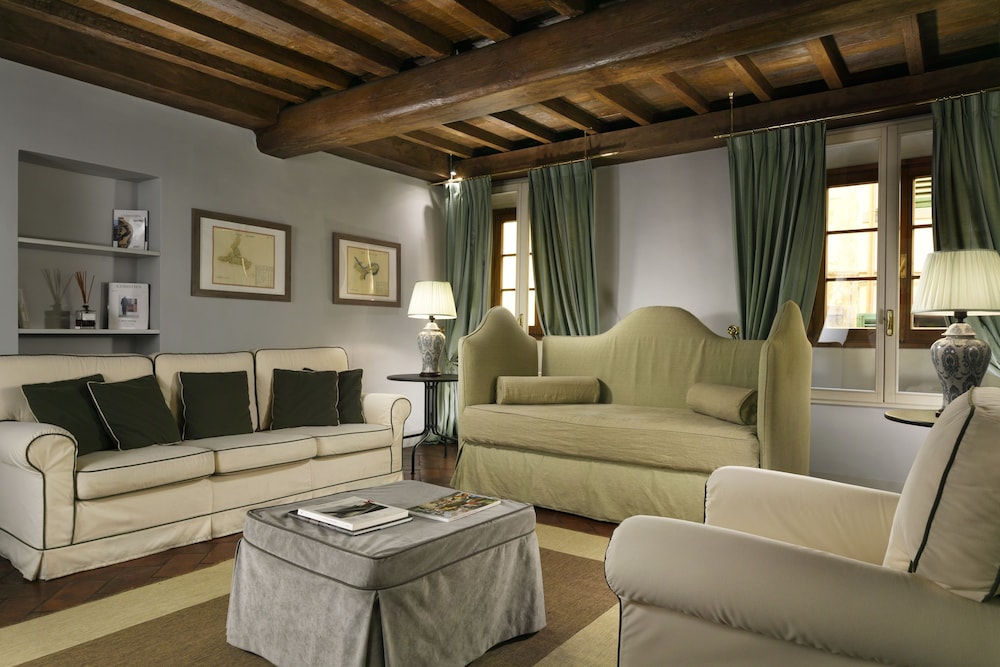 Al Palazzo Del Marchese Di Camugliano 51/76