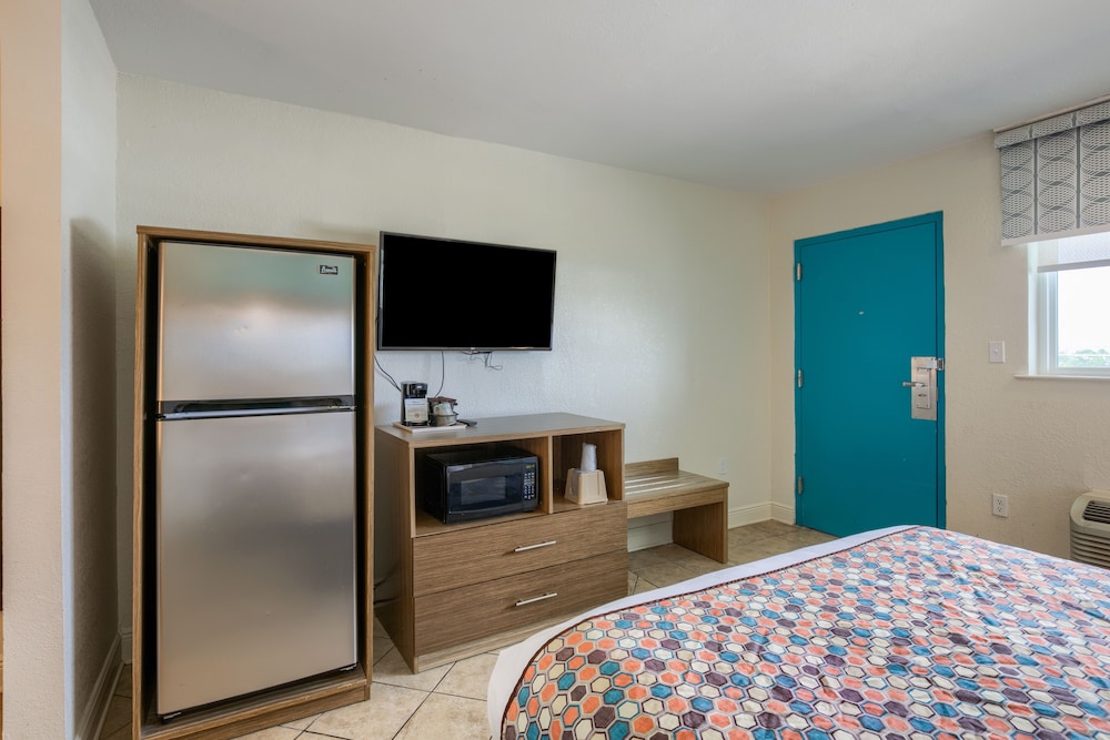 Beachside Resort Hotel 14/38