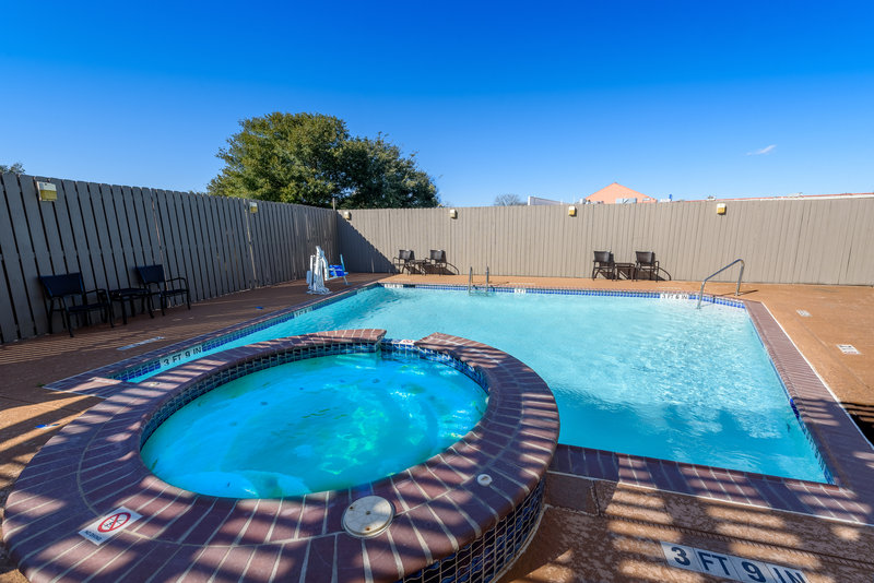 Holiday Inn Express Hotel Suites Bastrop 35/64