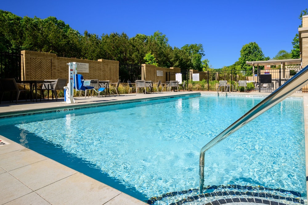 Courtyard by Marriott Raleigh Cary Crossroads 17/38
