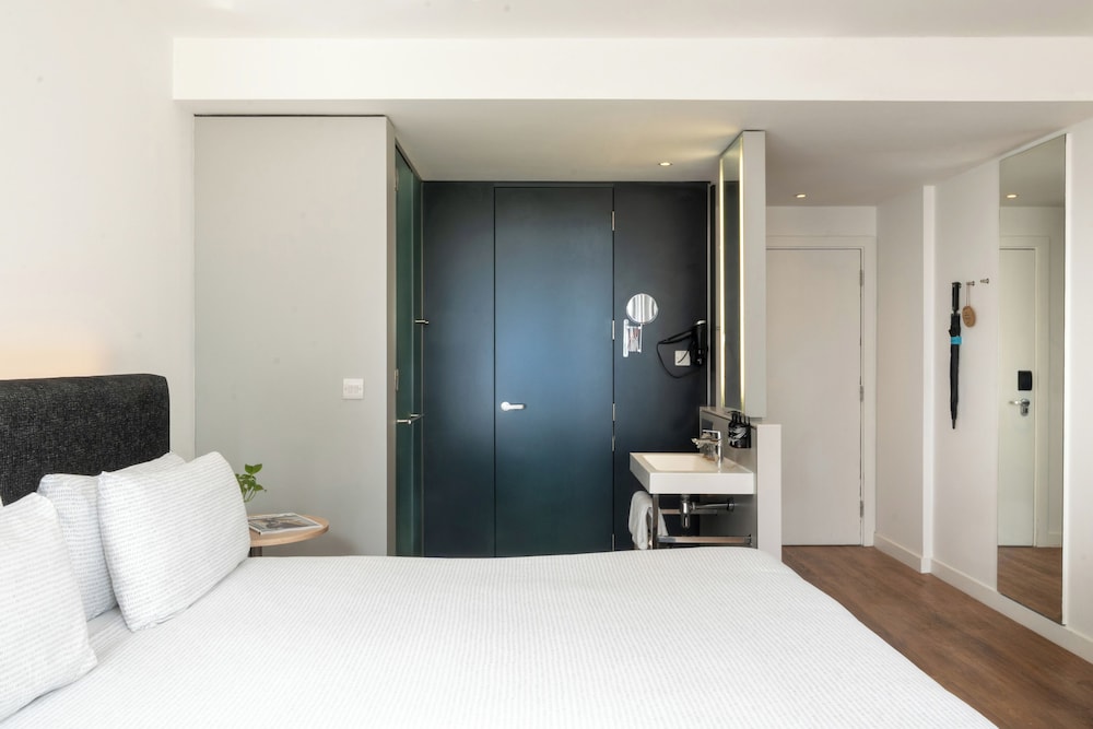 Innside, King Bed