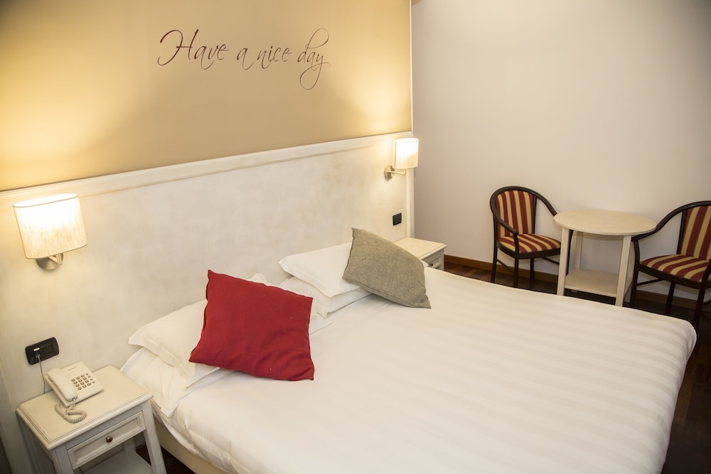 Inn Rome Rooms & Suites 12/50