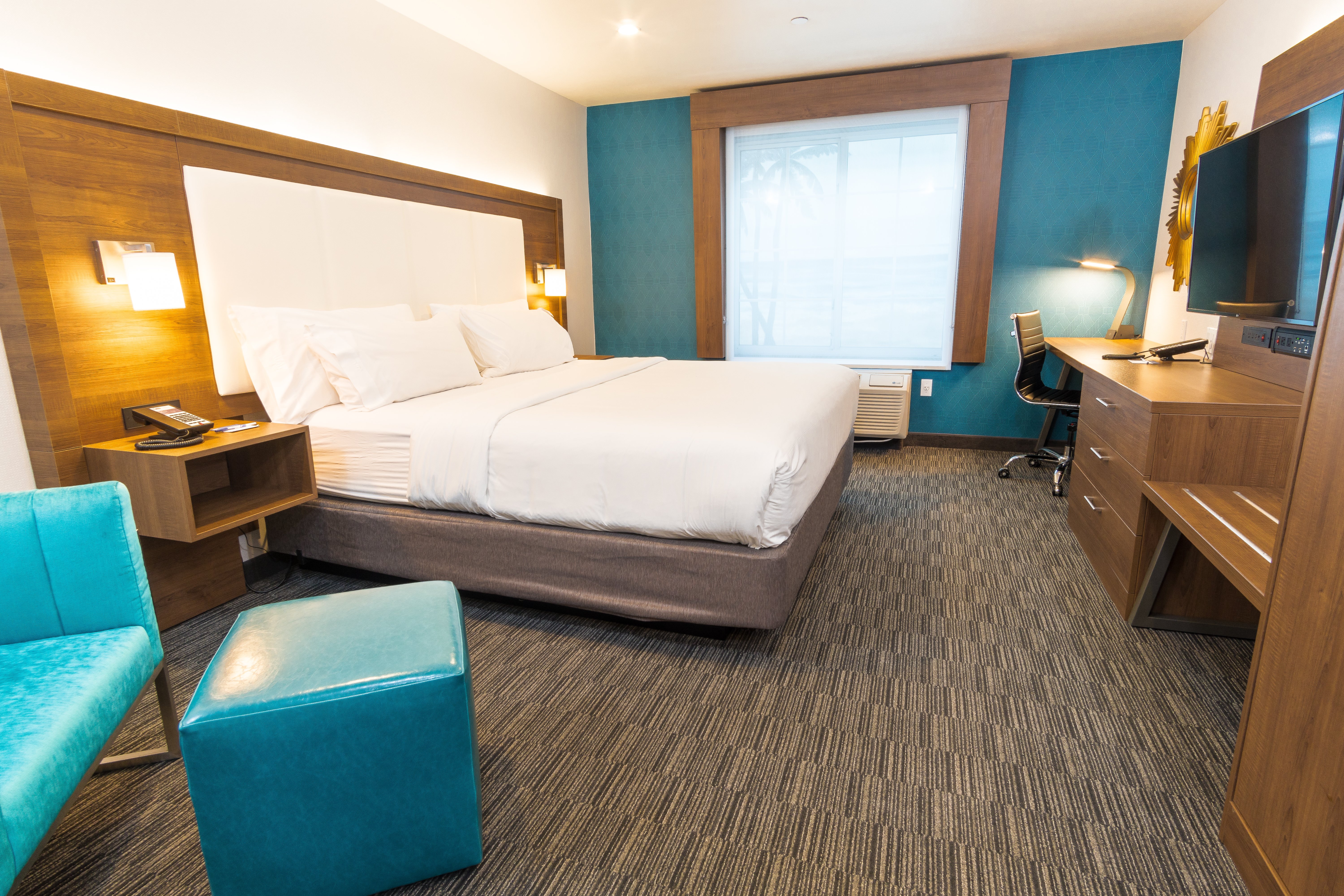 Holiday Inn Express Hollywood Walk of Fame An Ihg Hotel 22/65