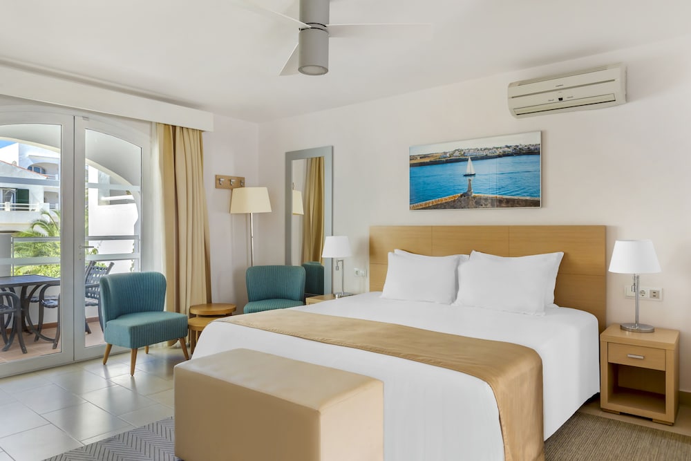 White Sands Beach Club 6/49