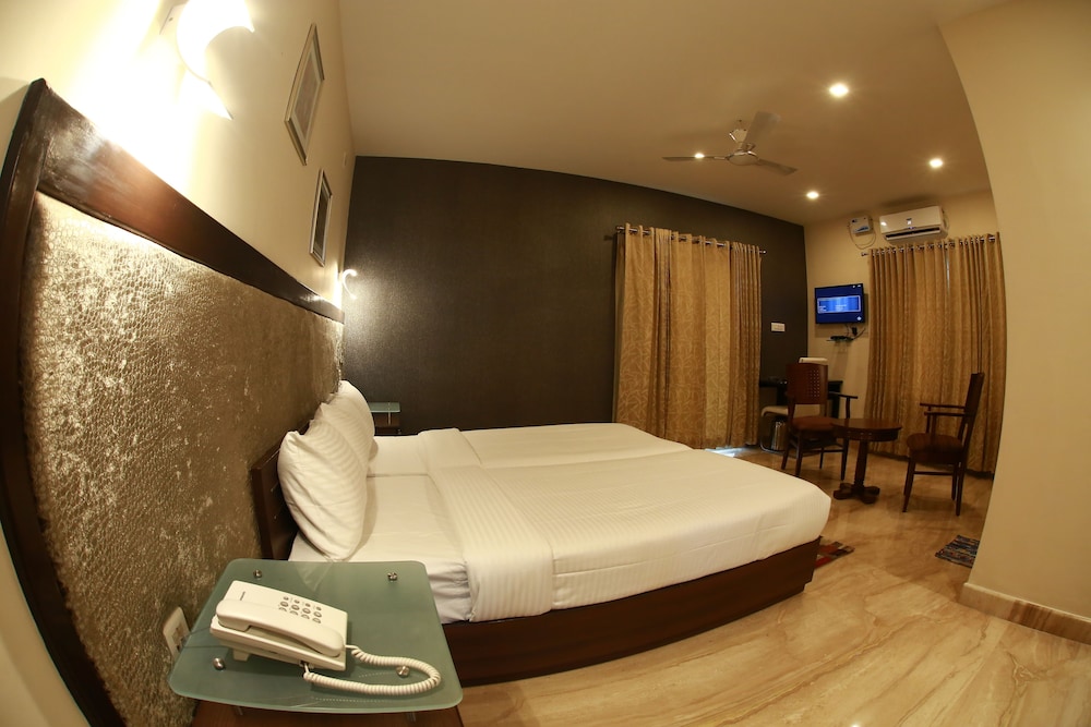 Breeze Suites Transit Hotel 27/34