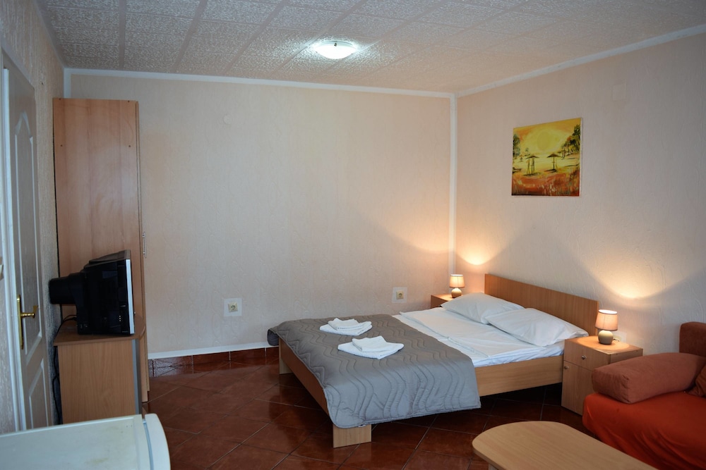 Martinovic Rooms 24/41