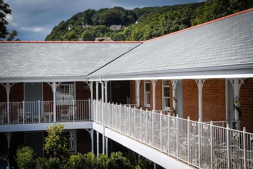 Sidmouth Harbour Hotel 4/64