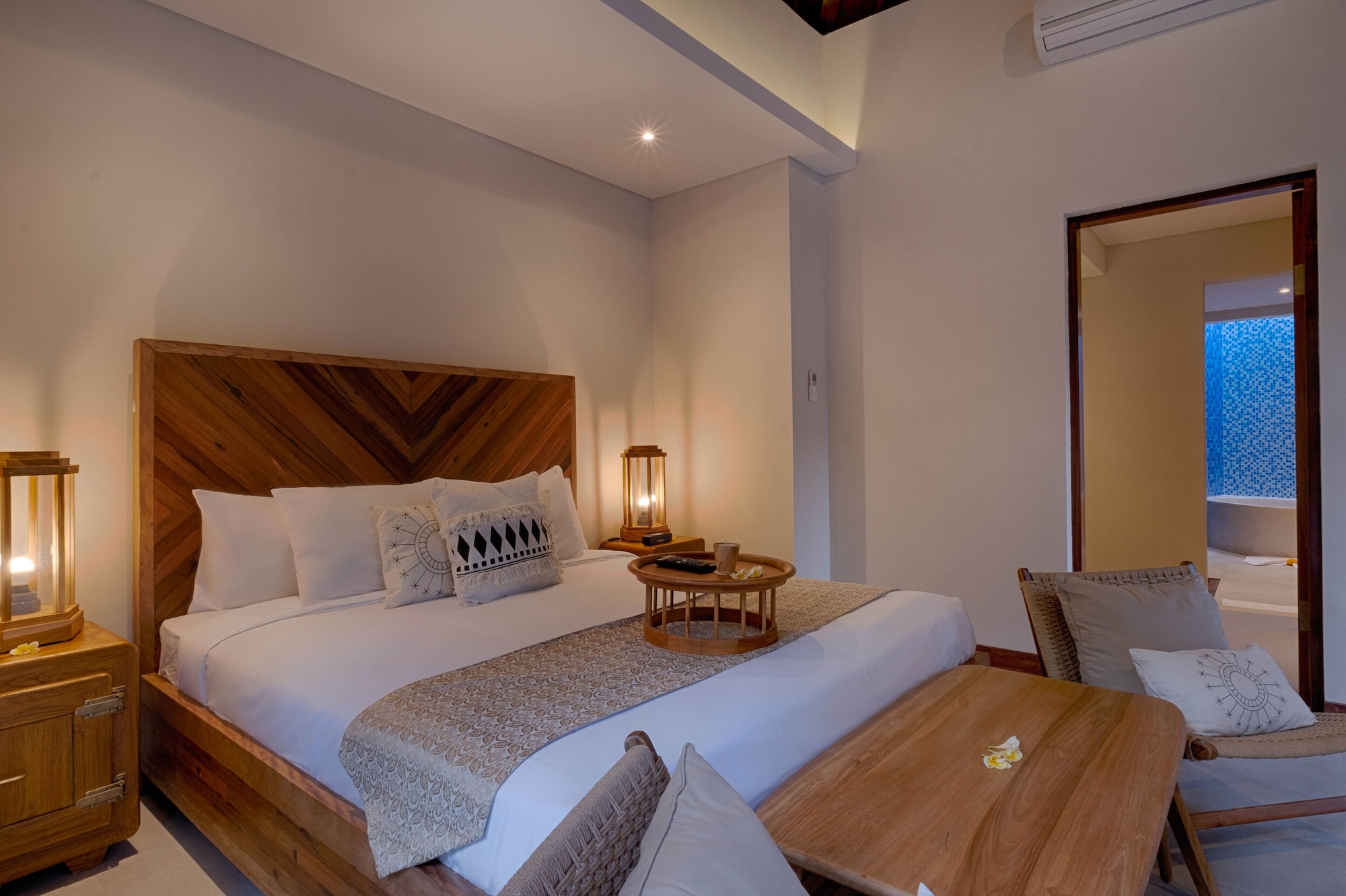 2 BEDROOMS, VILLA, POOL VIEW