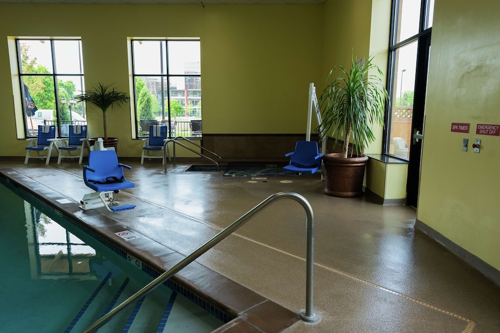 Embassy Suites by Hilton Minneapolis North 34/72