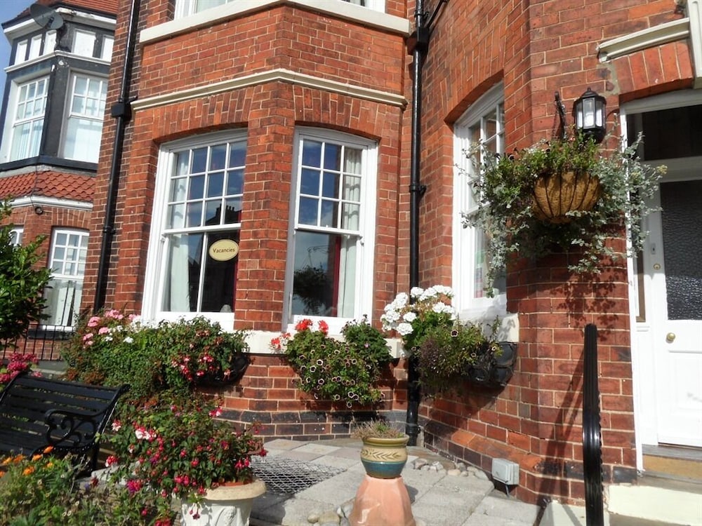 Glenora Guest House 4/57