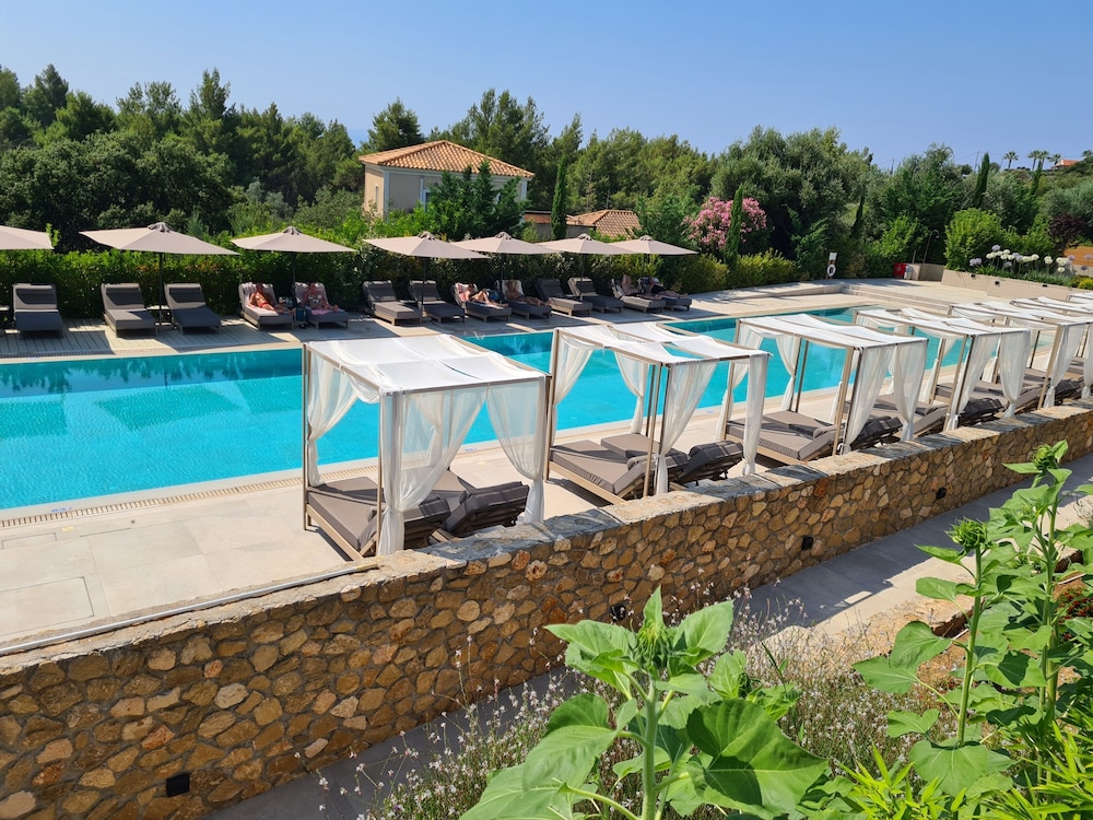 Galaxy, Suite, King Bed, Forest View, Outdoor Jetted Tub, Sofa، Celestial All Suites - Adults Only 4/4