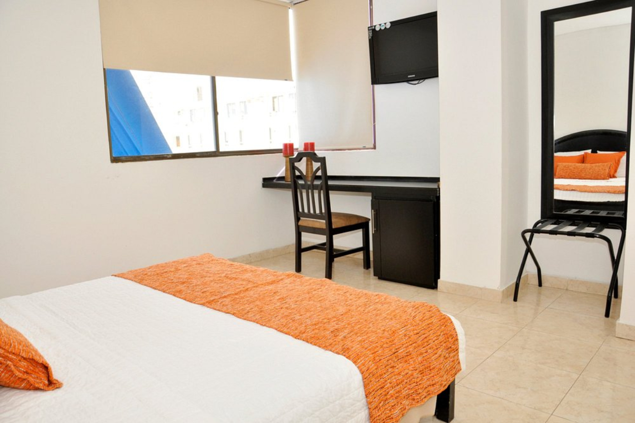 Hotel Axis Inn By GEH Suites 16/30