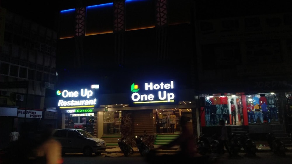 HOTEL ONE UP 7/69