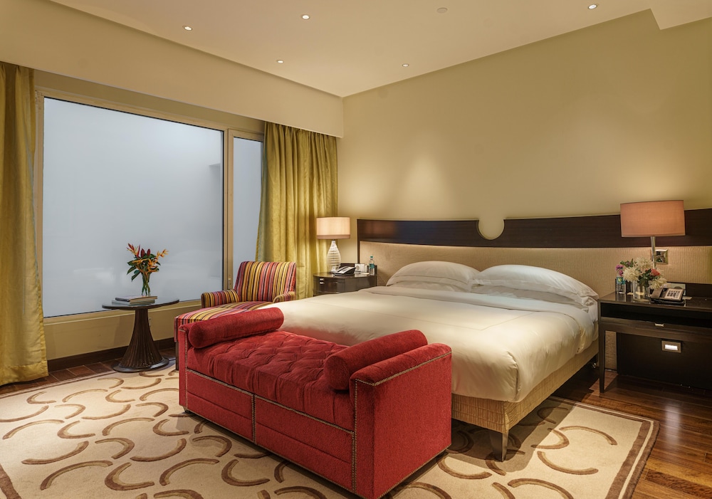 Luxury, King Bed, Statue View، TAJ SANTACRUZ 3/3