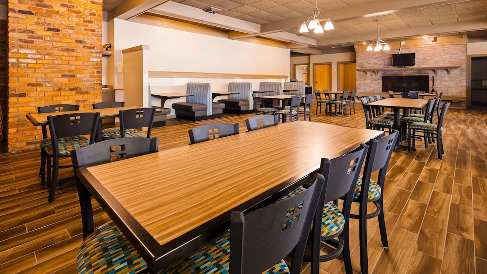 Best Western Woodhaven Inn 40/43