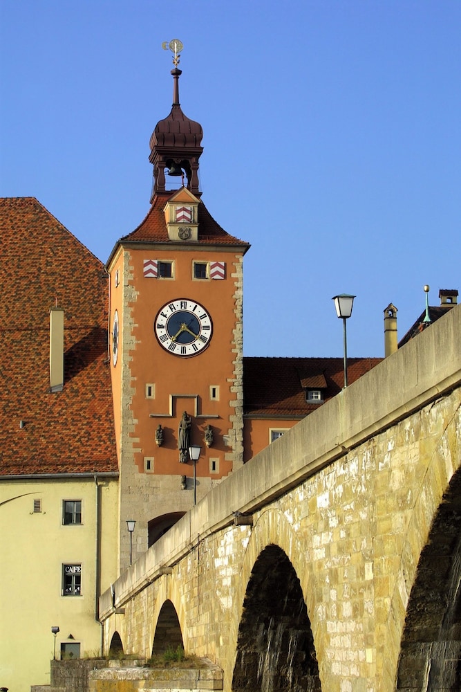Ibis Regensburg City 6/49