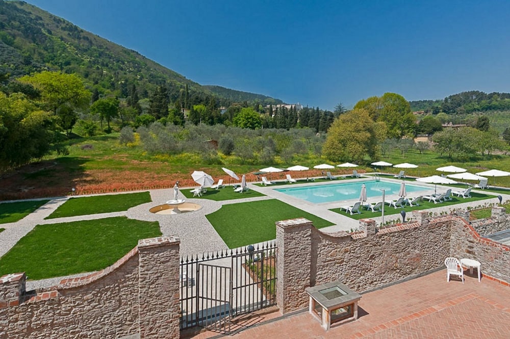 Villa Cheli Hotel 61/75