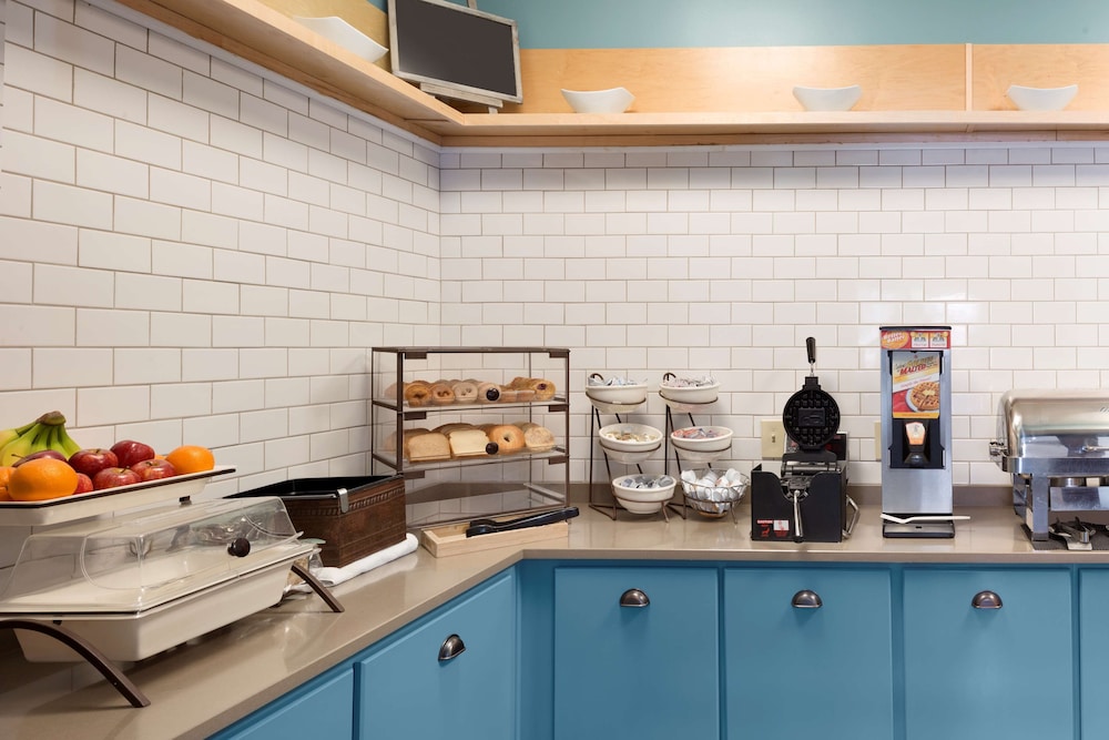 Country Inn & Suites by Radisson, Brunswick I-95, GA 18/19