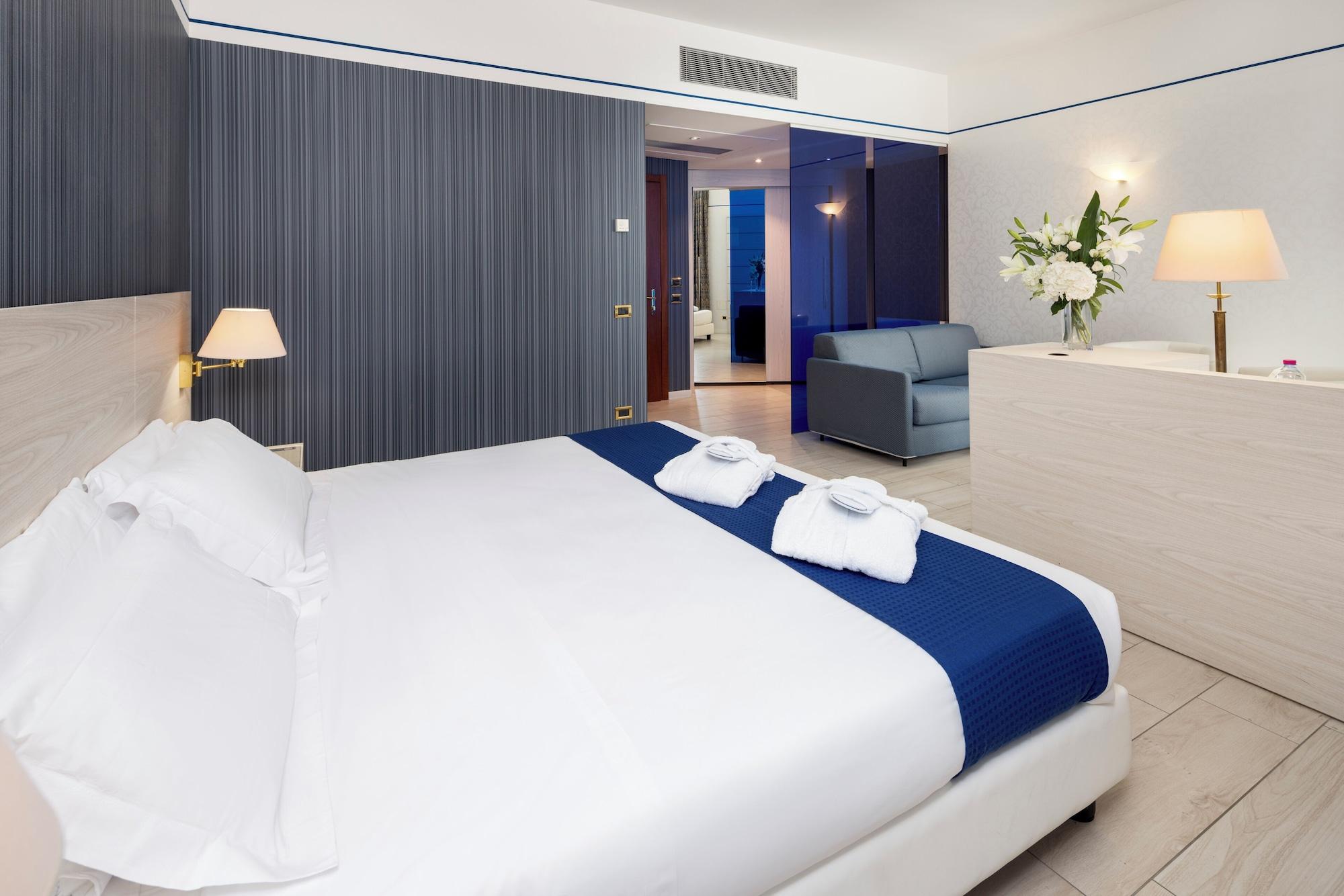 Grand, Multiple Beds