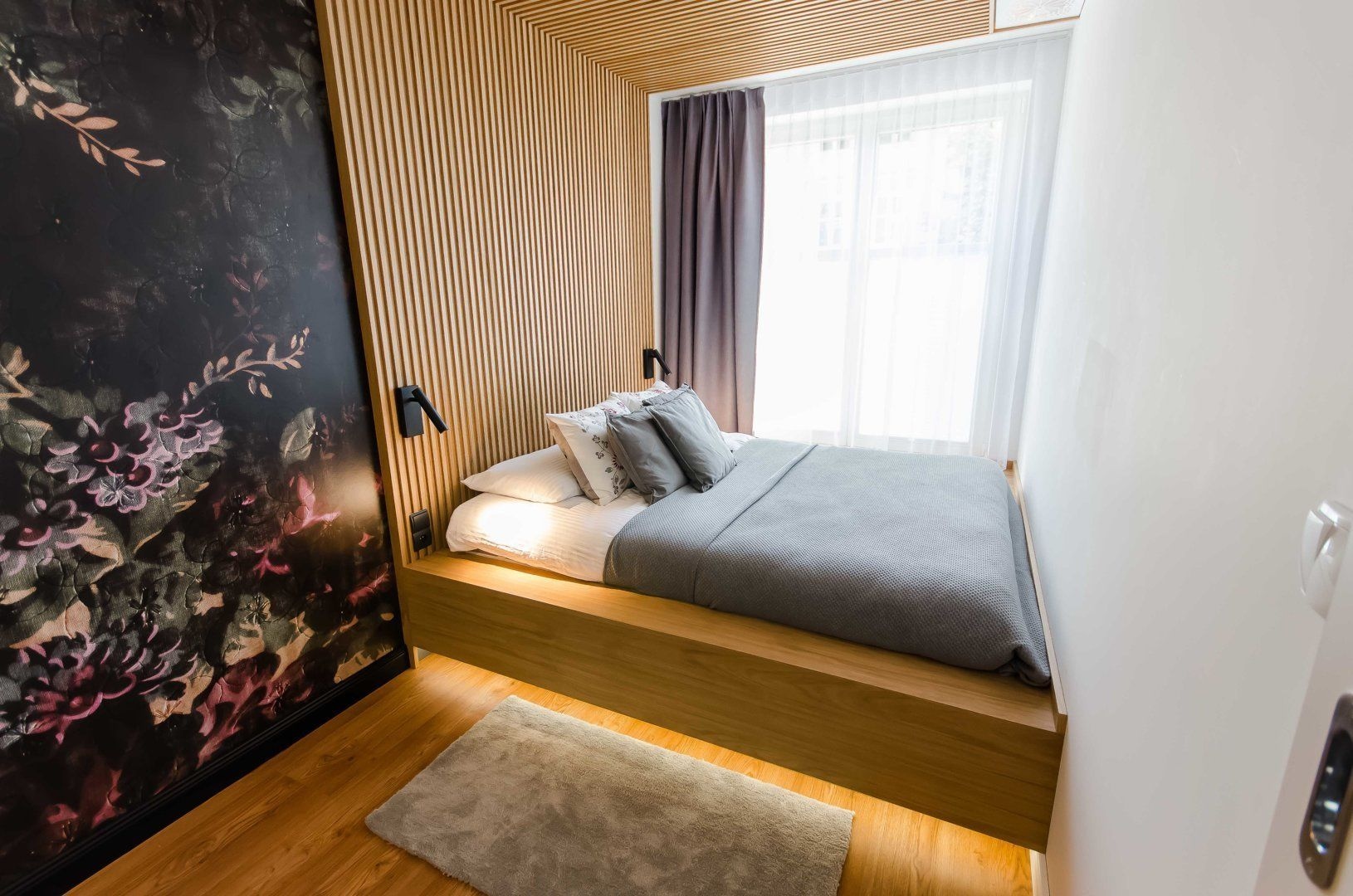 ROMANTIC, SUITE