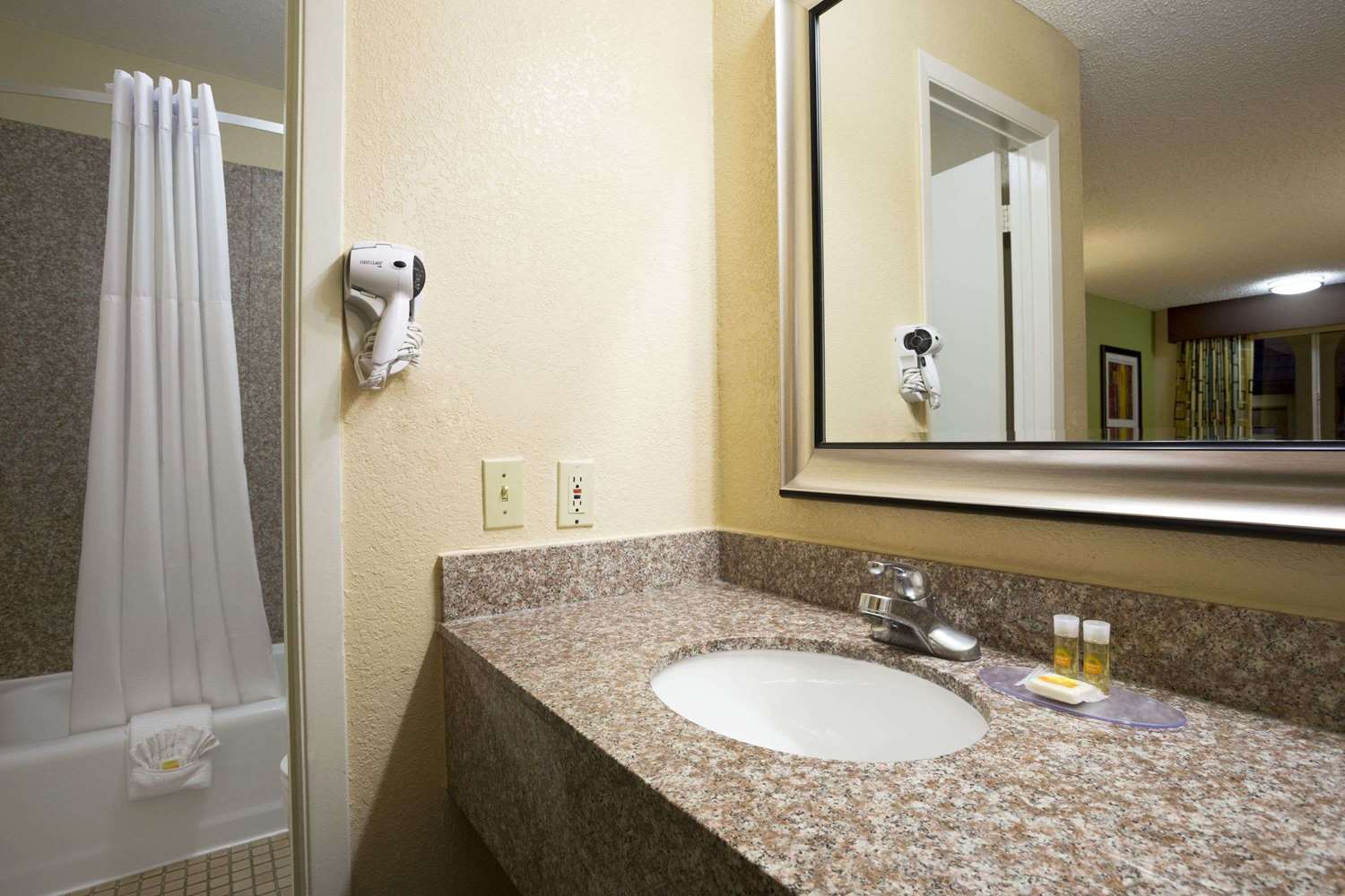 Days Inn By Wyndham Dallas Irving 12/13