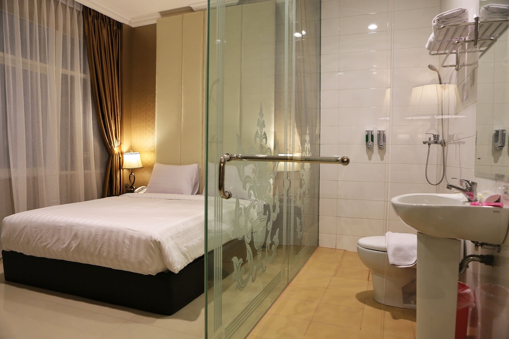 DELUXE, DOUBLE BED