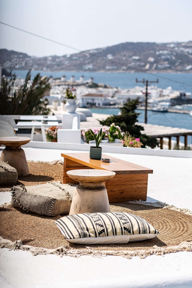 Madalena Hotel 48/69