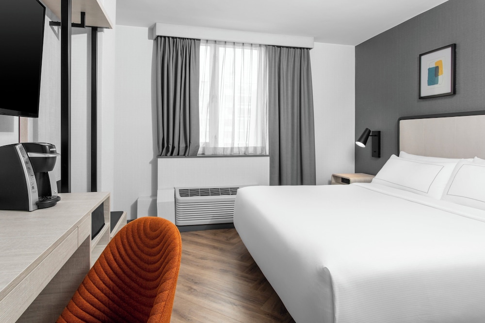 PREMIUM, KING BED, CITY VIEW