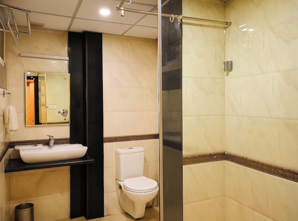 Crown Plaza Residency 30/35