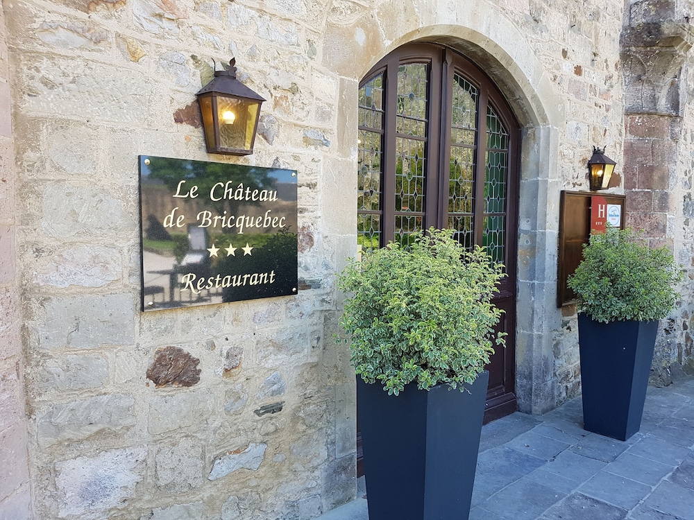 Le Chateau de Bricquebec 2/32