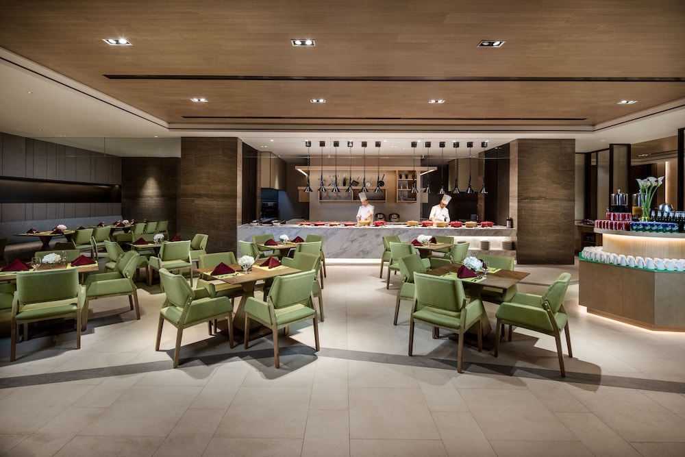 HOLIDAY INN NANJING HARBOUR 56/76