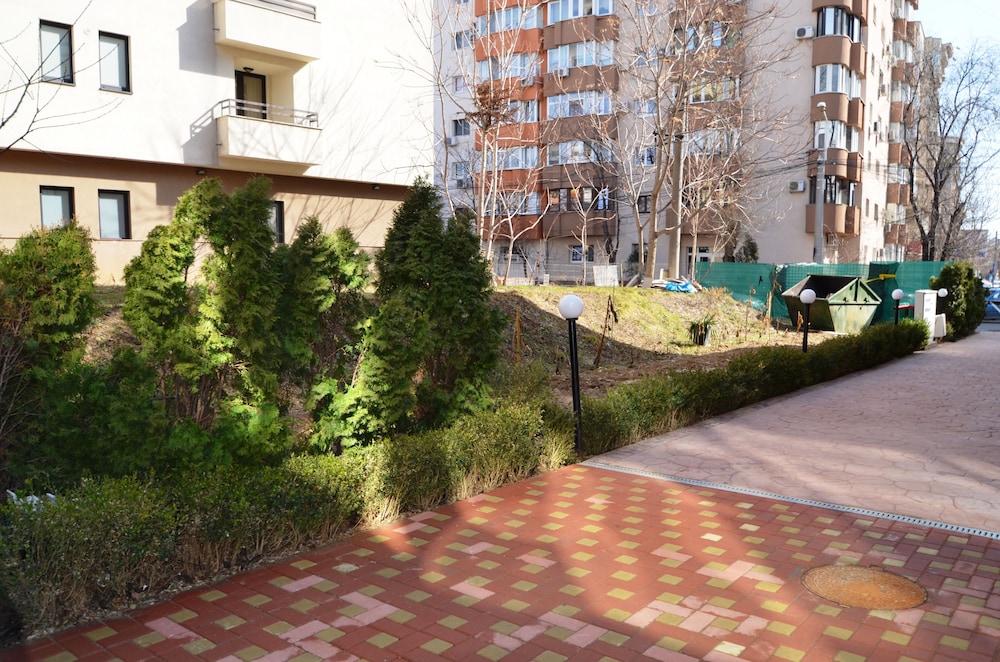 Decebal Residence Apartments 77/80