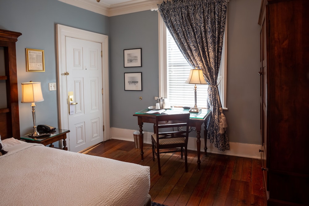 غرفة كلاسيكية بسرير كوين، The Marshall House 7/8