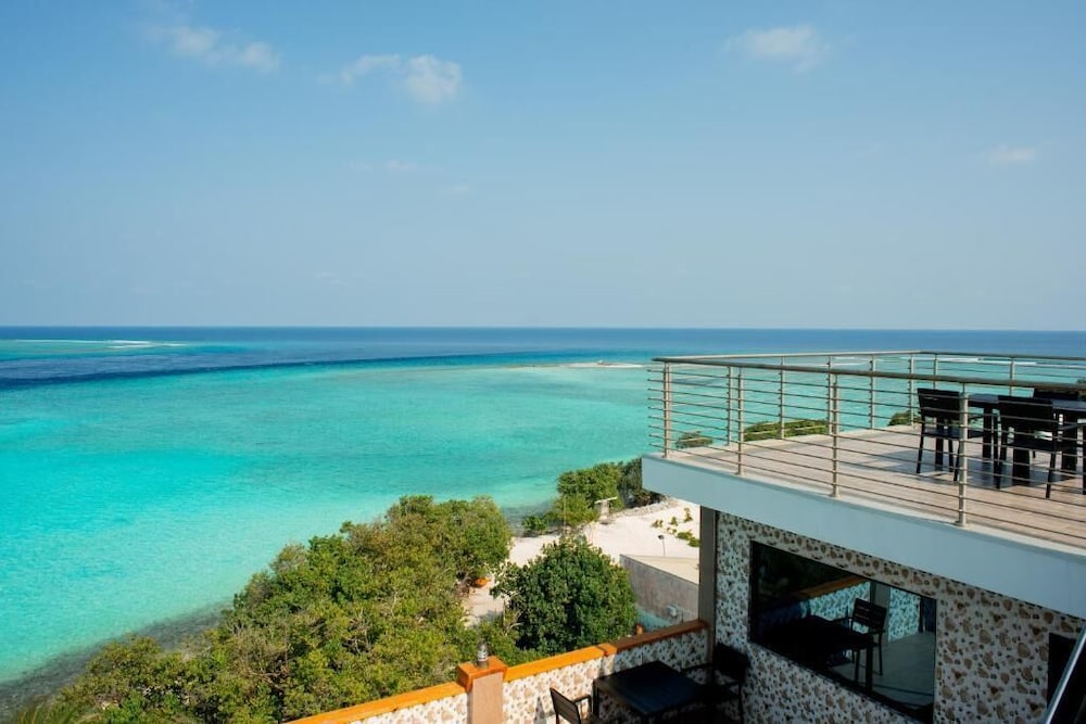 AIMI Beach Hotel 56/64