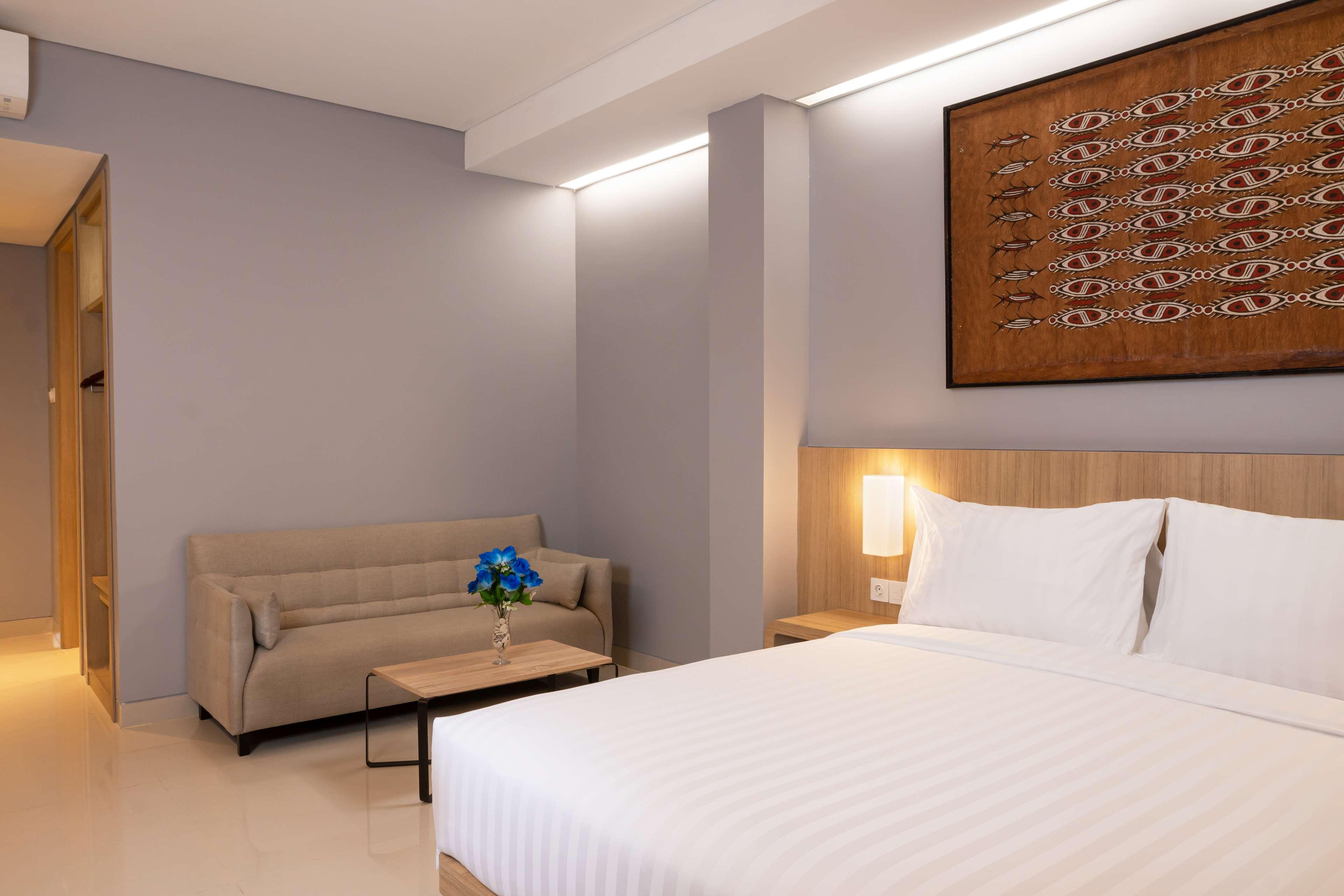 Junior Suite, Double Bed, Bath and Shower, Sofa, Living Area
