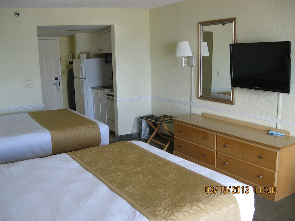 Days Inn by Wyndham Daytona Oceanfront 11/37