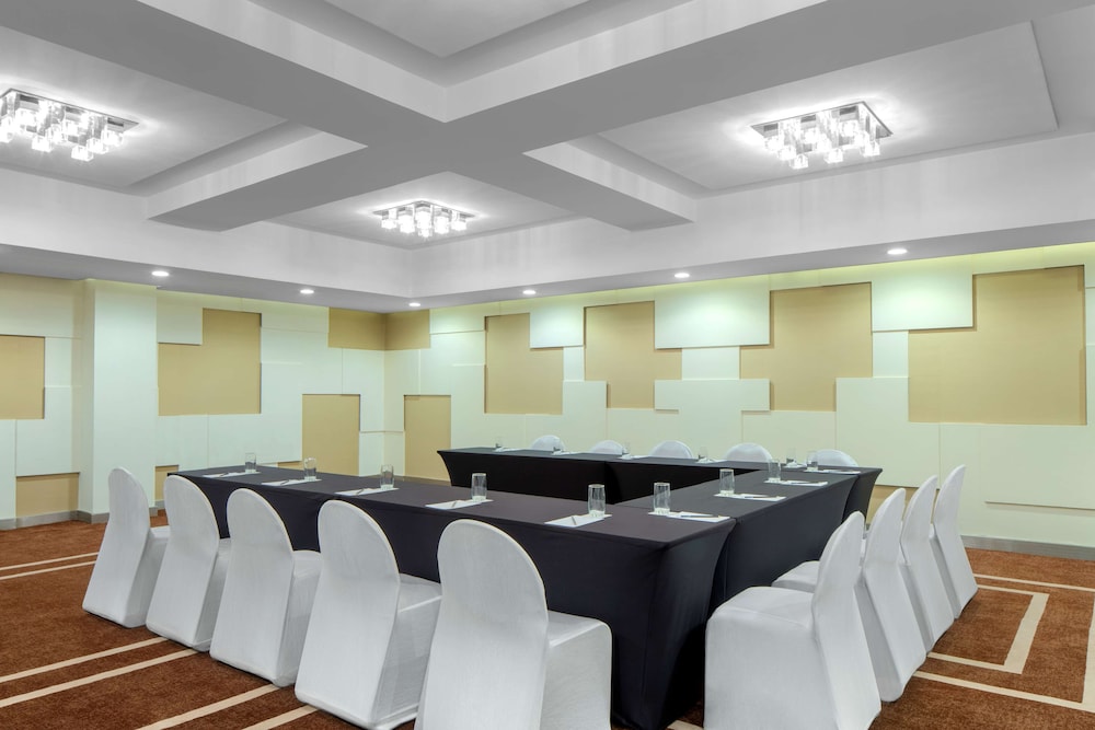 Radisson Blu Atria Bengaluru 70/76