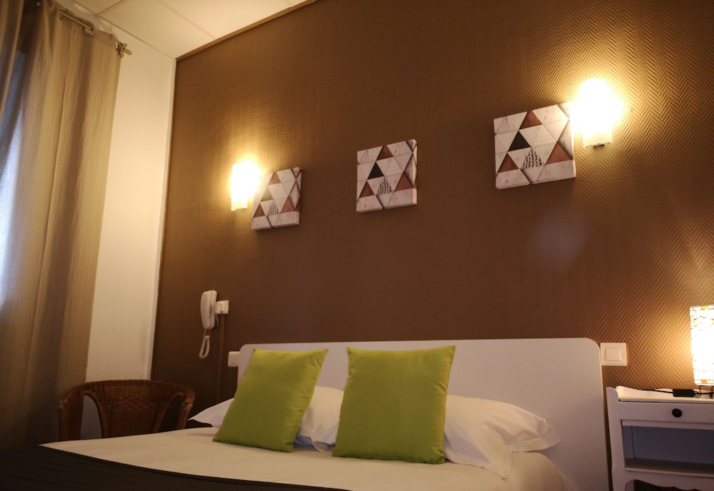 Trianon Hotel 7/36