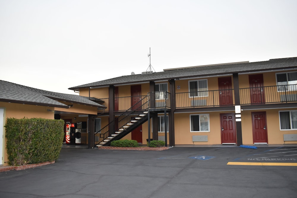 Hotel Belmont 8/36