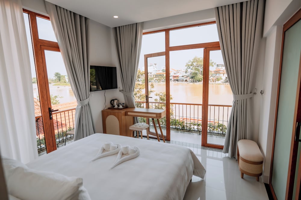 Hue Riverside Villa 14/50