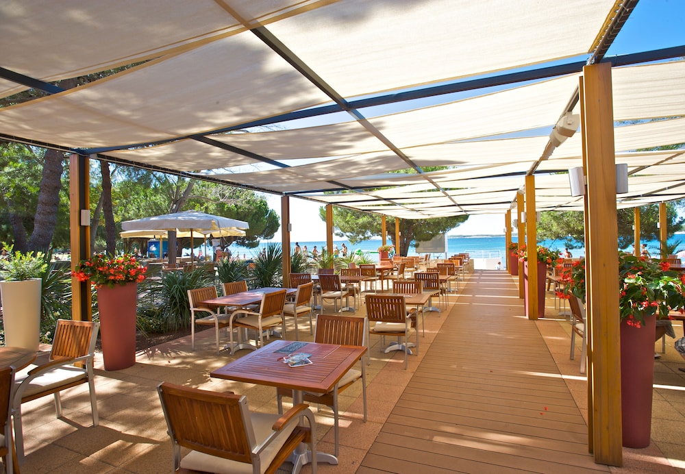 Arena Hotel Holiday 30/50